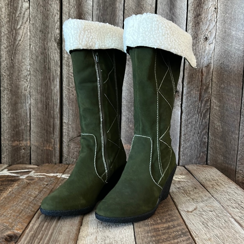Noel Collection Suede with zipper boots size 8